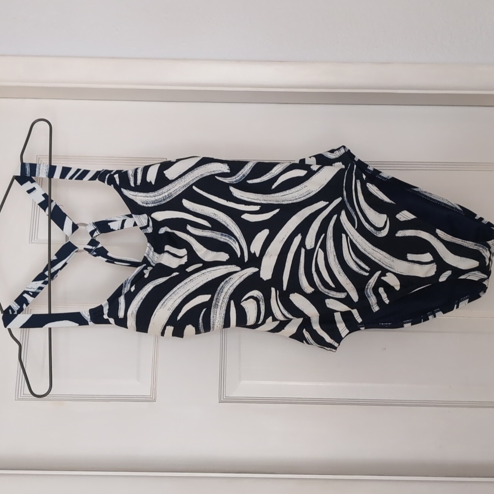 Stylish Black and White Women's Swimsuit
